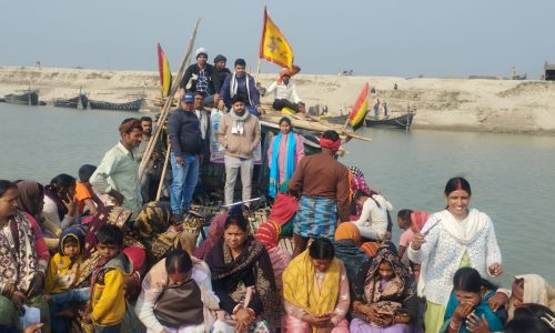 गंगा पार गोबराही दियारा में लगा विशेष टीकाकरण व मेडिकल कैंप