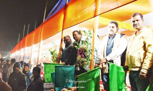 स्लीपर वंदे भारत ट्रेन को रेल पदाधिकारी एवं जनप्रतिनिधियों ने हरी डंडी दिखाकर किया रवाना