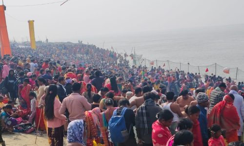 माघ पूर्णिमा पर मनिहारी गंगा तट बना आस्था का सागर, लाखों श्रद्धालुओं ने लगाई पवित्र डुबकी
