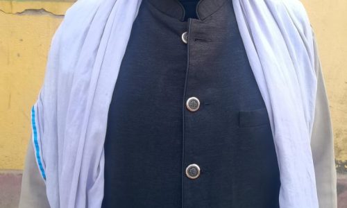 समाज सेवा करते-करते नूर मोहम्मद सिकोरना पंचायत के मुखिया बने-नूर मोहम्मद की पत्नी नूर फूल खातून लगातार दो बार मुखिया पद पर आसीन रही-पंचायत में पक्की सड़क का जाल बिछा दिया : नुर मोहम्मद