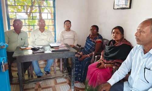 प्राथमिक विद्यालय सिघराटोला दक्षिण भाग के प्रधानाध्यापक प्रति दिन छात्र उपस्थित पंजी का अवलोकन करते हैं