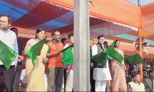 बालूघाट सिलीगुड़ी इंटरसिटी एक्सप्रेस के नियमित ठहराव के उपलक्ष्य में समारोह का आयोजित