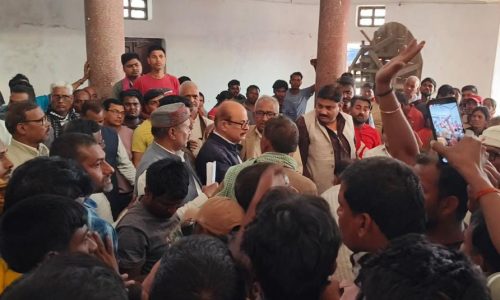कटिहार में अग्नि तांडव: 48 घंटे बाद पहुंचे सांसद को झेलना पड़ा आक्रोश लगे मुर्दाबाद के नारे