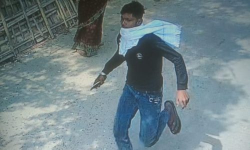 दोपहर में सूनी दुकान से डिलीवरी पाइप चोरी का प्रयास, सीसीटीवी में कैद