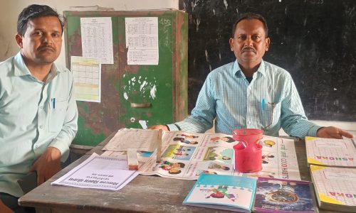 उत्क्रमित मध्य विद्यालय गिधौल के छात्र-छात्राएं काफी अनुशासित ढंग से विद्यालय आते हैं-विद्यालय का शैक्षणिक एवं गैर शैक्षणिक कार्य पुरी निष्ठा के साथ करते है : धर्म चन्द्र राय