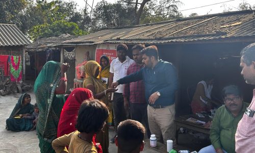 गंगा पार गोबराही दियारा में लगा विशेष टीकाकरण व मेडिकल कैंप