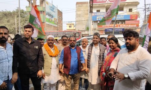 किशनगंज के सांसद का कटिहार आगमन पर मिर्चाईबारी में कांग्रेसियों ने गाजा बाजा के साथ किया स्वागत