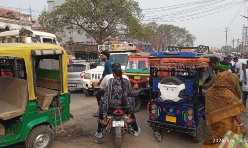 कुर्सेला में जाम की समस्या से लोग परेशान जिम्मेदार बने अनजान।