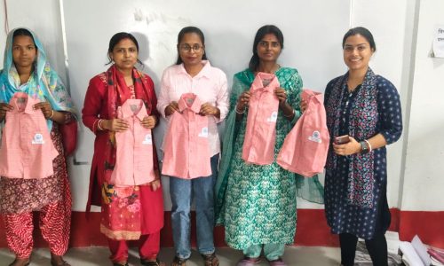 आबादपुर में जीविका दीदियों की पहल – आंगनबाड़ी बच्चों के लिए वस्त्र सिलाई से मिला रोजगार