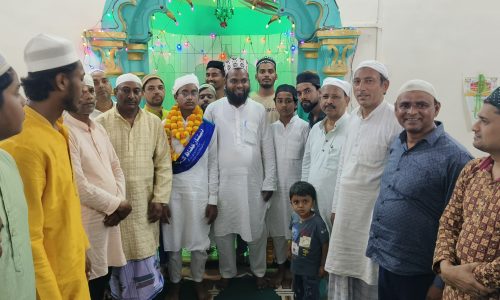 कम उम्र में हाफिज मशरूफ अली ने तरावीह में सुनाया मुकम्मल कुरआन