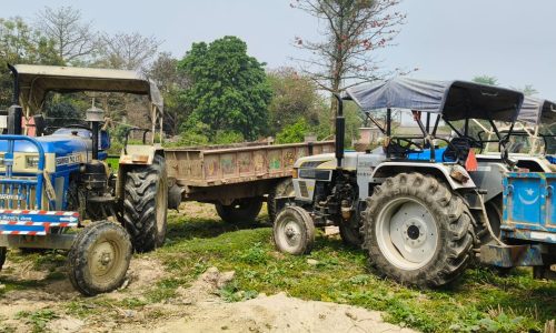दो ट्रैक्टर को खनन इंस्पेक्टर ने जब्त कर पुलिस को सुपुर्द किया