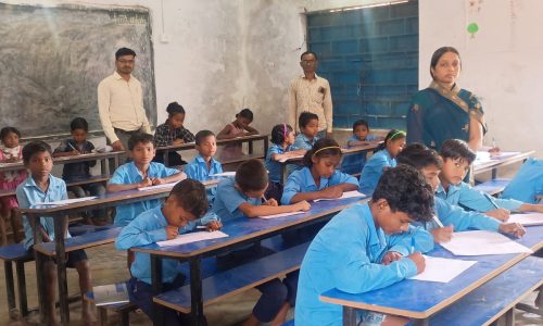 प्राथमिक विद्यालय के छात्र-छात्राओं का वार्षिक सह मूल्यांकन परीक्षा प्रारंभ