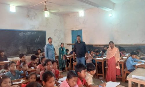 उत्क्रमित मध्य विद्यालय बढै़या के छात्र-छात्राओं ने शत प्रतिशत परीक्षा में ले रहे हैं भाग -सभी छात्र-छात्राओं समय सारणी के अनुसार निर्धारित समय पर उपस्थित होते हैं : रविन्द्र कुमार