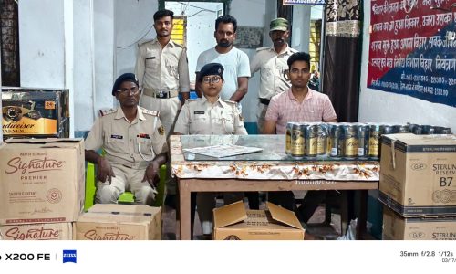 रोशना पुलिस ने एक पिकप वैन पर लदे 495.12 लीटर विदेशी शराब किया जब्त