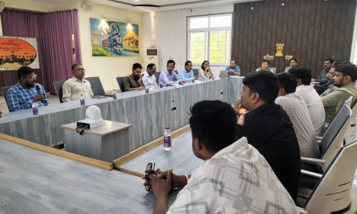 मंडल रेल कार्यालय स्थित कॉन्फ्रेंस हॉल में एक महत्वपूर्ण मारचेंट मिटिंग का आयोजन