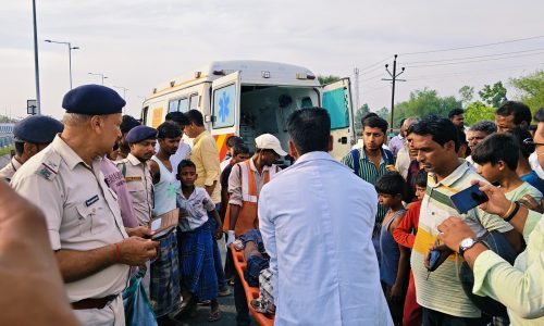 तेज रफ्तार बाइक की टक्कर से बुजुर्ग की मौत, युवक घायल