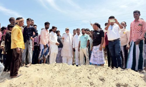 सांसद ने कदवा व आजमनगर दौरे में ग्रामीणों ने रखीं बुनियादी सुविधाओं की मांग महंगाई से कराह रही जनता, सरकार प्रचार में व्यस्त: तारिक अनवर