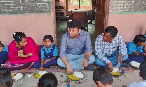 जिला परियोजना पदाधिकारी कटिहार ने बारसोई प्रखण्ड अन्तर्गत विद्यालयों से MDM की गुणवत्ता के शिकायतों पर किया औचक निरीक्षण।