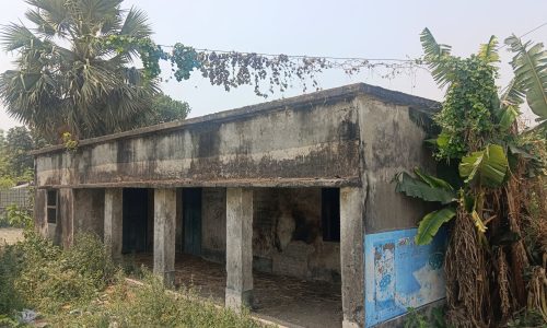 जर्जर सामुदायिक भवन की मरम्मत की मांग