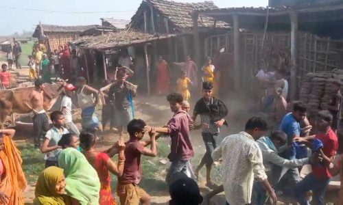 अंबेडकर जयंती पर प्रतिमा स्थापना को लेकर विवाद, दो पक्षों में झड़प पत्थरबाची।।मामला बिगड़ते ही पदाधिकारीयों ने संभाली कमान