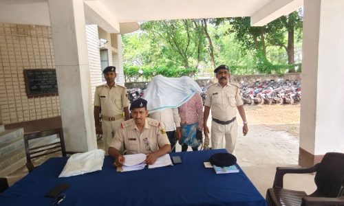 मनिहारी पुलिस ने दो अलग-अलग मामलों के आरोपियों को भेजा जेल