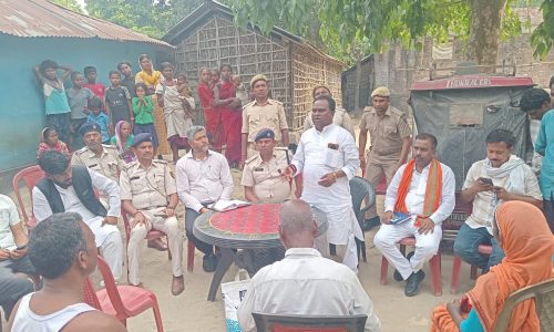 कोढ़ा सड़क हादसे के पीड़ितों से मिले एसटी आयोग सदस्य, हर संभव सहायता का दिया भरोसा