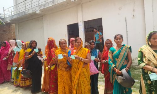 ग्रुप लोन के नाम पर सैकड़ों महिलाओं से ठगी बकरी बेचकर दी थी पैसा