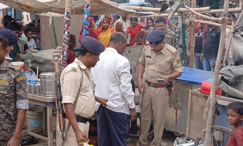 कुरसेला में पुलिस ने 26 लीटर देसी शराब बरामद कर दो  दो तस्कर को किया गिरफ्तार