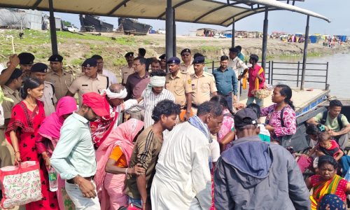 गंगा घाटों पर एसडीएम , एसडीपीओ का निरीक्षण, सुरक्षित नाव परिचालन के कड़े निर्देश