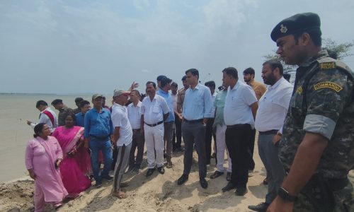 औचक निरीक्षण में डीएम सख्त, नाव परिचालन व कटाव निरोधक कार्यों सहयोगी शिविर का लिया  जायजा दिए निर्देश