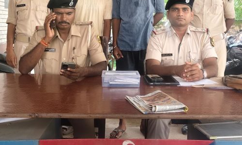 मनिहारी में पुलिस की बड़ी कार्रवाई: 5.36 ग्राम स्मैक, 12 हजार नकद और बाइक के साथ दो तस्कर गिरफ्तार।