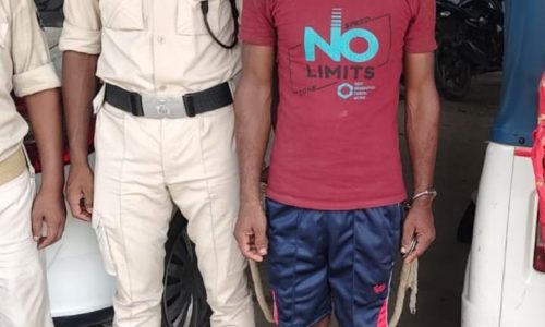 30 ली. देसी शराब के साथ पति-पत्नी गिरफ्तार, बाइक जप्त