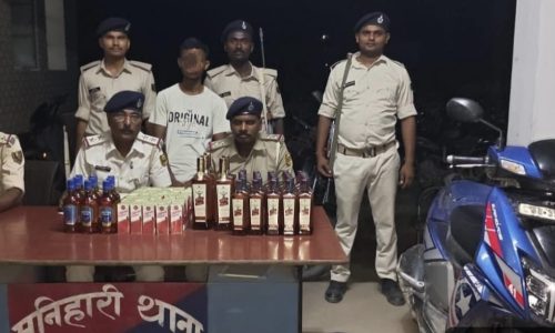मनिहारी पुलिस की वाहन चेकिंग में 25.875 लीटर विदेशी शराब जब्त, स्कूटी सवार युवक गिरफ्तार