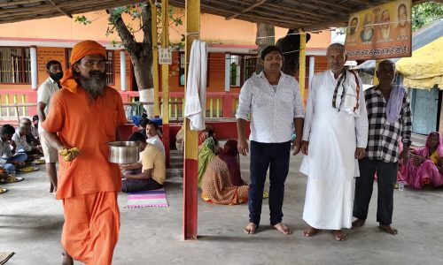 गुरु पूर्णिमा पर मनिहारी के महर्षि मेही आश्रम में भंडारा, श्रद्धा-भक्ति के साथ मनाया गया पर्व