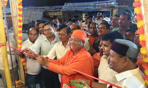 मनिहारी गंगातट पर कांवरिया सेवा शिविर का उद्घाटन, विधायक और संत सत्यप्रकाश बाबा ने फीता काटकर किया शुभारंभ