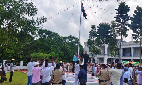 देशभक्ति के रंग में रंगा मनिहारी, 80वें स्वतंत्रता दिवस पर शान से लहराया तिरंगा