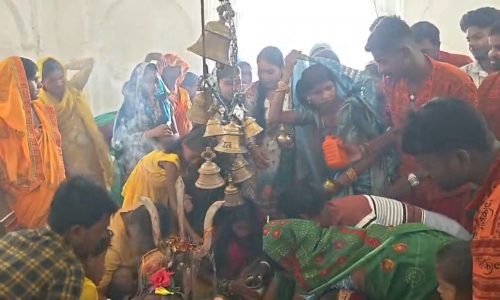 हसनगंज में तीसरी सोमवारी पर भारीडीह शिव मंदिर में उमड़ा आस्था का सैलाब।