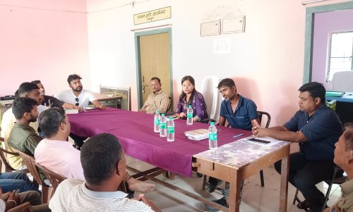 उर्वरक निगरानी समिति की बैठक में दुकानदारों को दिए निर्देश