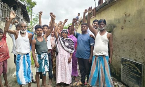 महेशपुर में अतिक्रमण हटाने के बाद भी नाली निर्माण नहीं, ग्रामीणों में आक्रोश