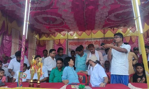 मालापारा में नौका दौड़ प्रतियोगिता का हुआ आयोज जिस मै कस्बाटोली को हरा कर बिन्द टोली बना विजेता