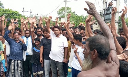 ट्रांसफार्मर जलने से धरमपुर पंचायत के  वार्ड संख्या-4,5 के लोग अंधेरे में रहने को बेबस  जिला पार्षद गुलजार आलम ने की 110 केवी ट्रांसफार्मर लगाने की मांग
