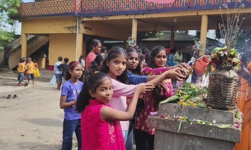 भोले बाबा के दर्शन को उमड़े श्रद्धालु, फलका मुख्यालय में सजा भव्य धार्मिक मेला