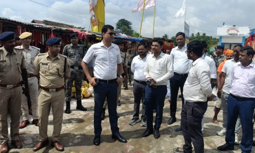 मनिहारी घाट पर डीएम-एसपी ने लिया सुरक्षा व सुविधाओं का जायजा