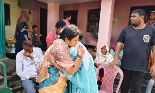 जम्मू-कश्मीर में तैनात जवान मोहम्मद सगीरुद्दीन की आकस्मिक मौत, परिवार से मिलीं विधायक संगीता देवी