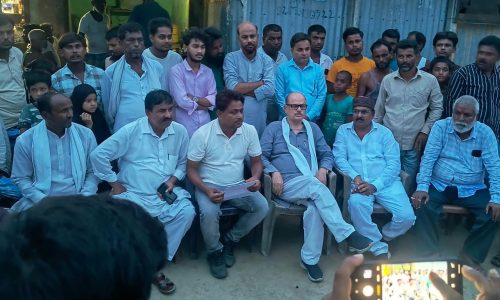 बारसोई में सांसद तारिक अनवर को जनता ने घेरा, बिजली-कटाव समेत विकास के मुद्दों पर मांगा जवाब