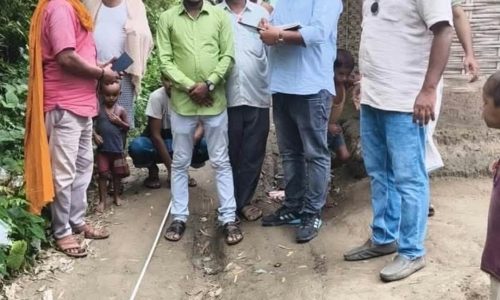 बलरामपुर में विकास योजनाओं का विधायक प्रतिनिधि ने किया निरीक्षण