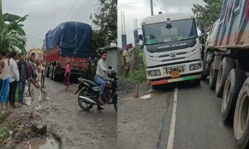 ग्वालटोली-कुसीदा राज्यमार्ग फिर बना हादसे का कारण, संकरे रास्ते में 11 केवी पोल से जा सटा ट्रक