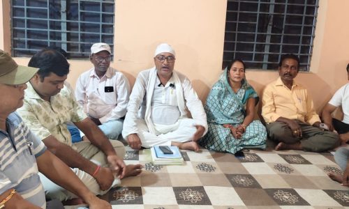 हेलीकॉप्टर से धन कुबेर आएंगे, लेकिन मैं आपके बीच का जमीनी उम्मीदवार हूं