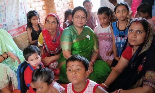 आंगनबाड़ी केंद्रों का निरीक्षण कर बच्चों के बीच फल वितरित, गर्भवती महिलाओं की हुई गोद भराई