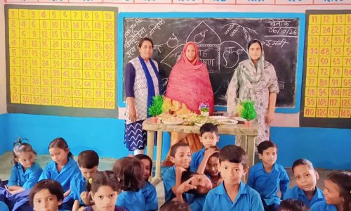 पोषण माह पर बच्चों को संतुलित आहार की जानकारी